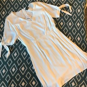 dee elly White Dress with Tie sleeve (M)